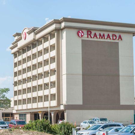 Ramada By Wyndham Edmonton South Hotel Buitenkant foto