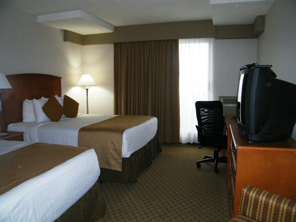 Ramada By Wyndham Edmonton South Hotel Kamer foto