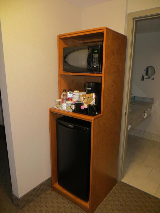 Ramada By Wyndham Edmonton South Hotel Kamer foto