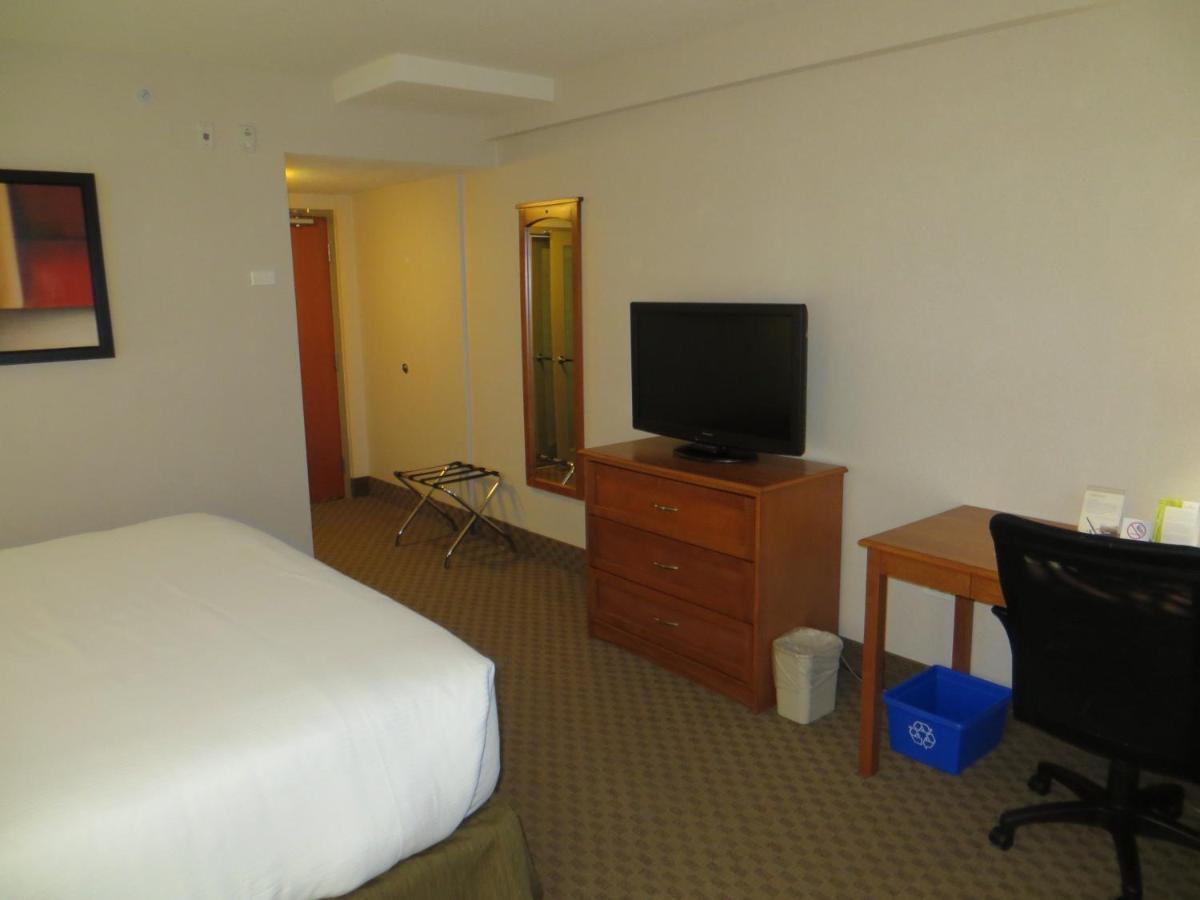 Ramada By Wyndham Edmonton South Hotel Kamer foto